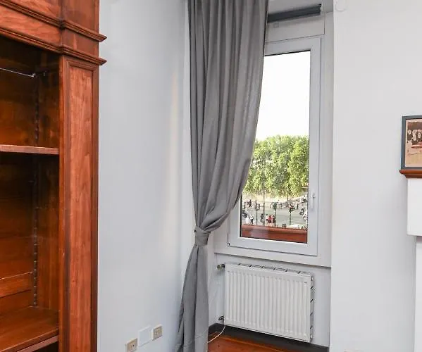 Gorgeous Trastevere Loft On The River *
