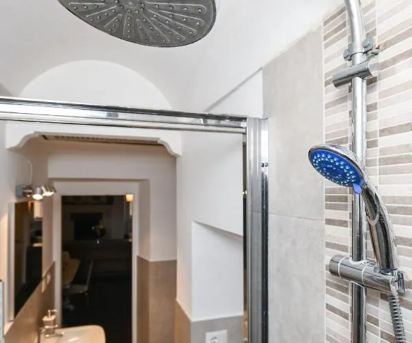 Апартаменты Gorgeous Trastevere Loft On The River Рим