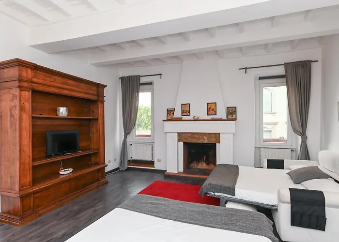 Gorgeous Trastevere Loft On The River Апартаменты