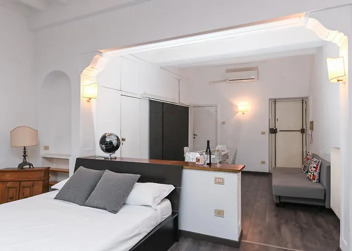 Апартаменты Gorgeous Trastevere Loft On The River Рим