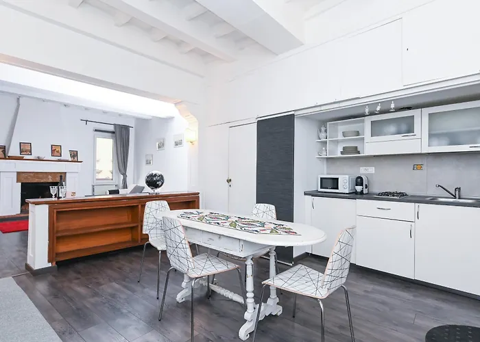 Gorgeous Trastevere Loft On The River Рим