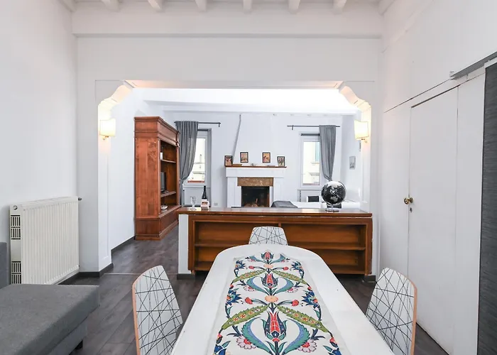 Апартаменты Gorgeous Trastevere Loft On The River Рим