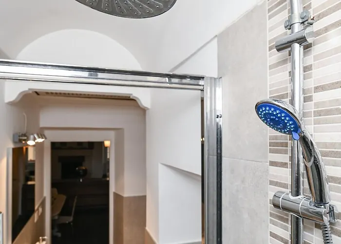 Апартаменты Gorgeous Trastevere Loft On The River Рим