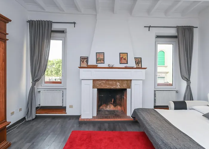Апартаменты Gorgeous Trastevere Loft On The River Рим